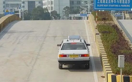 科目二考试灯光有几项-有驾 科目二考试灯光有几项-有驾