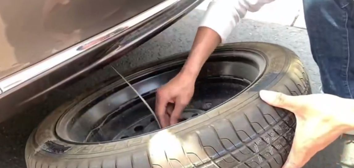 别克GL8备胎怎么拆卸-有驾 别克GL8备胎怎么拆卸-有驾
