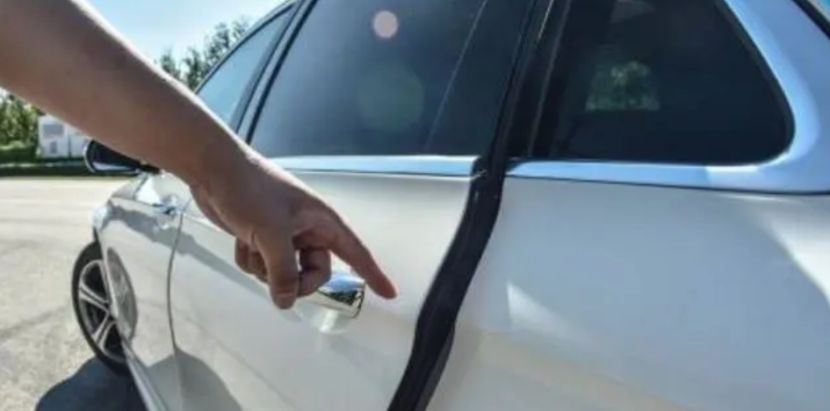 别克车内灯为什么一直亮-有驾