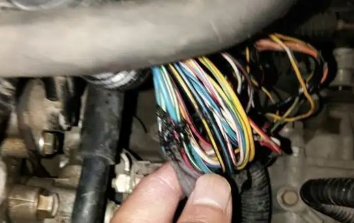 别克车内灯为什么一直亮-有驾