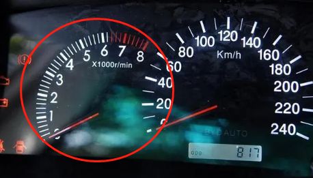 怎么看汽车转速-有驾