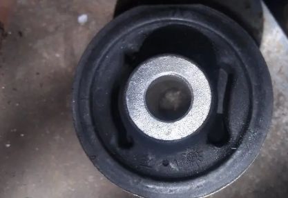 汽车下支臂胶套坏了需要整个换吗-有驾 汽车下支臂胶套坏了需要整个换吗-有驾