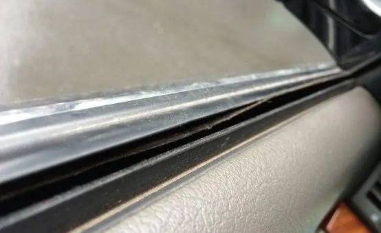 汽车a柱渗水是什么原因-有驾