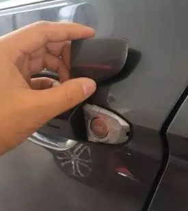 凯迪拉克机械钥匙孔在哪里-有驾 凯迪拉克机械钥匙孔在哪里-有驾