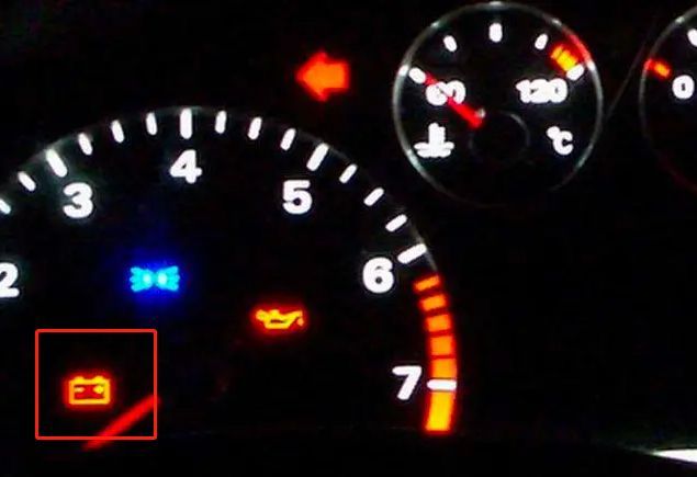 电动车充电器一直亮红灯是怎么回事-有驾