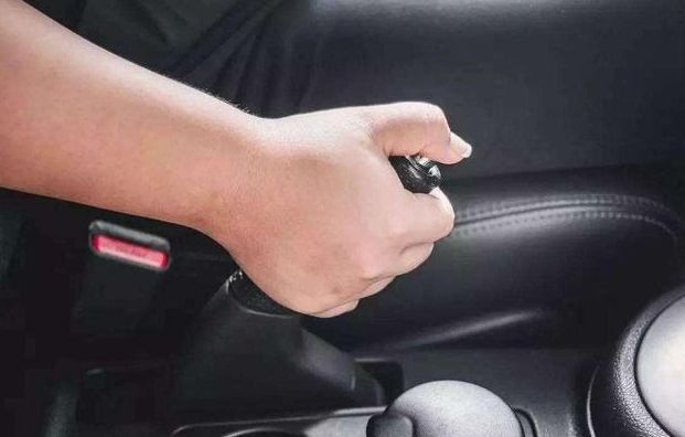 轿车怎样才能放出汽油来-有驾