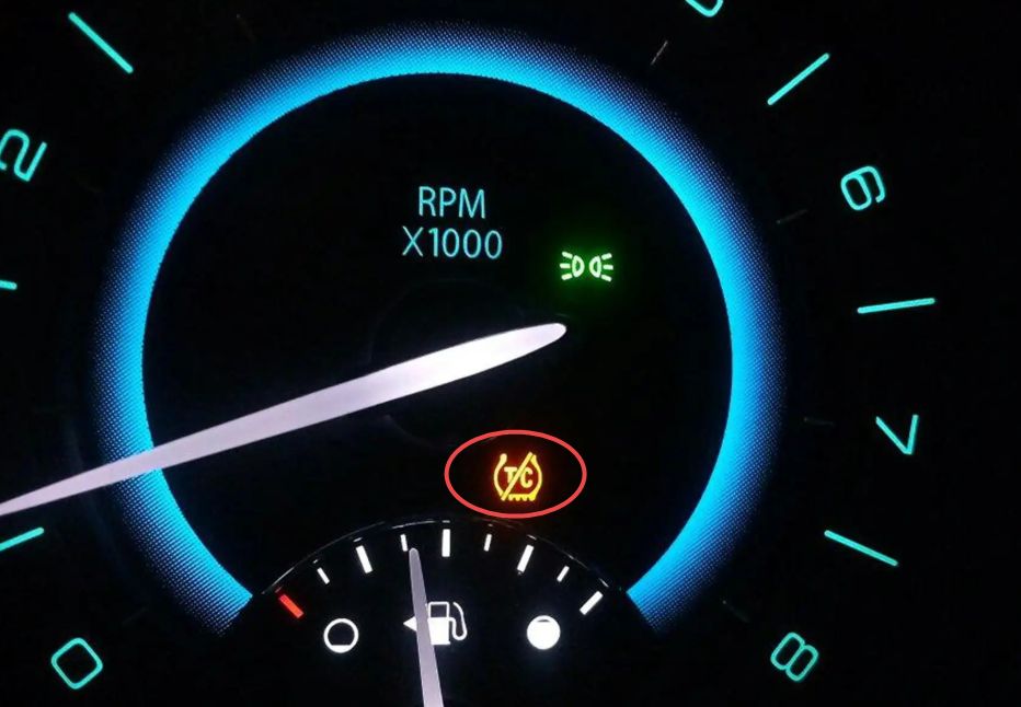 汽车仪表盘显示tc表示牵引力控制系统关闭或出现故障