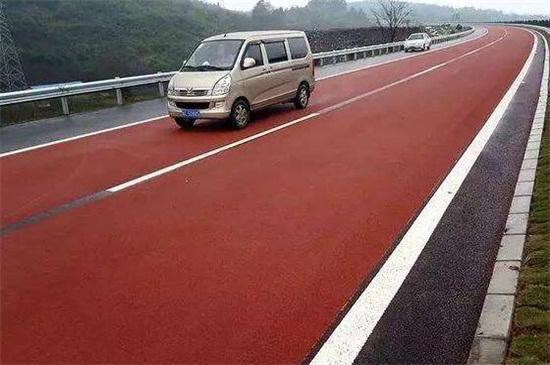高速路上红色路面表示什么-有驾 高速路上红色路面表示什么-有驾