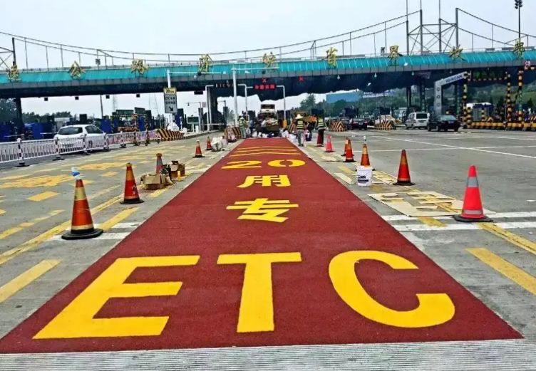 高速路上红色路面表示什么-有驾 高速路上红色路面表示什么-有驾