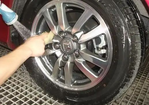 Car wheel cleaning method