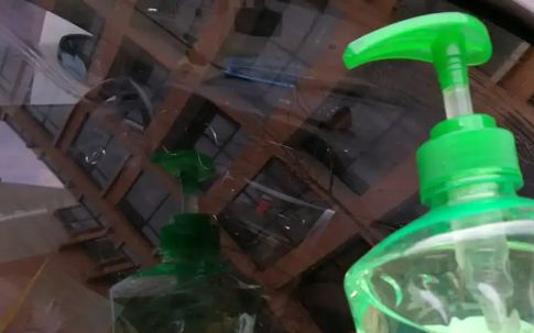 车玻璃上的死虫子怎么处理-有驾 车玻璃上的死虫子怎么处理-有驾