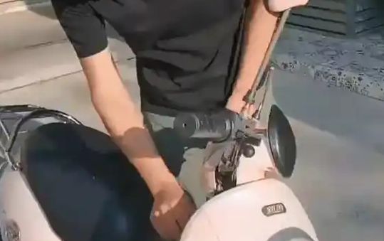雅迪电动车车头怎么锁-有驾 雅迪电动车车头怎么锁-有驾