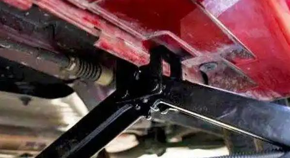 千斤顶顶哪个位置-有驾