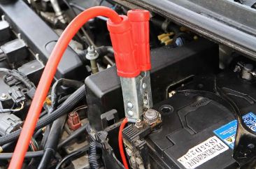 电动车充电器一直亮红灯是怎么回事-有驾