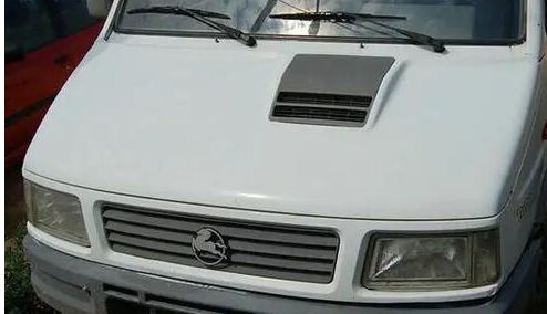 9,天马汽车(pegaso)西班牙汽车品牌,其车标为一个扁平化的天马为主体.