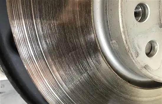 刹车时方向盘抖动是什么原因怎么解决-有驾