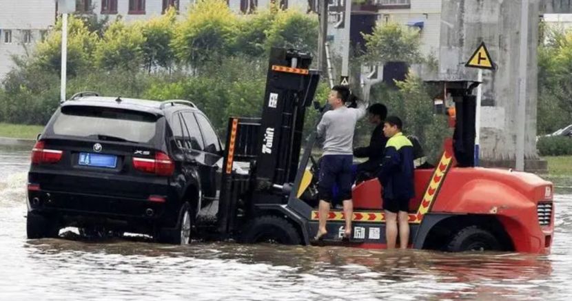 车被洪水泡了保险公司赔吗-有驾