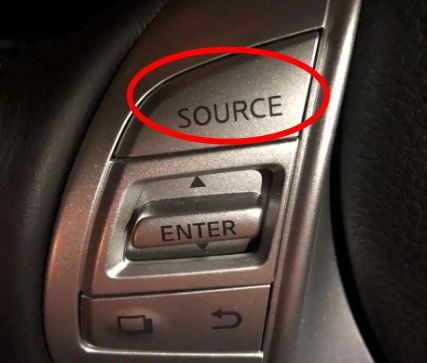 方向盘上source是什么意思-有驾