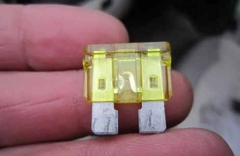 昂克赛拉点烟器保险丝在哪?-有驾 昂克赛拉点烟器保险丝在哪?-有驾