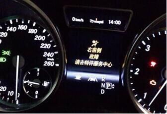 奔驰显示前排乘客气囊已启用 -有驾