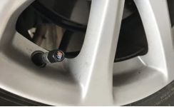 汽车气门帽没了有影响吗-有驾 汽车气门帽没了有影响吗-有驾