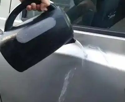 汽车被冰雹砸的小坑如何修复-有驾 汽车被冰雹砸的小坑如何修复-有驾