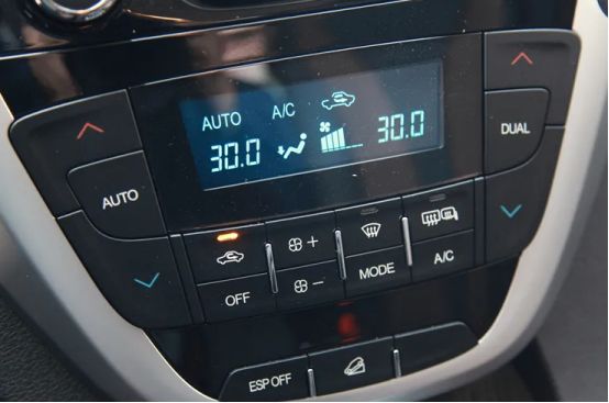 解决方法:重新启动汽车.10,空调的保险丝烧毁.