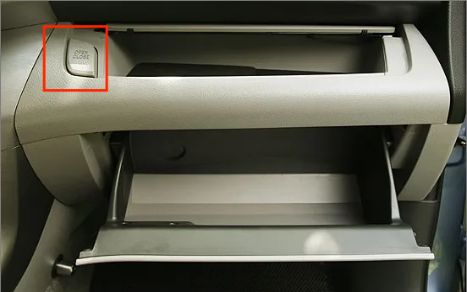 奥迪q7副驾驶储物箱按钮是哪一个-有驾