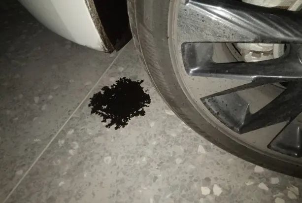 车右前方滴水是怎么回事-有驾