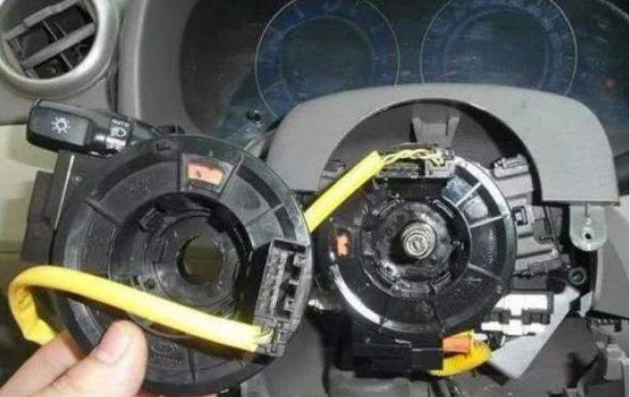 丰田凯美瑞方向机管柱异响-有驾