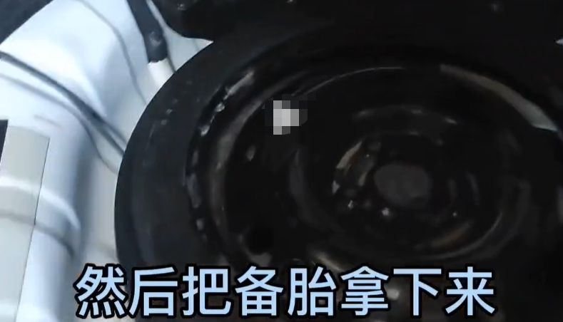 保时捷卡宴的电瓶在哪个位置-有驾 保时捷卡宴的电瓶在哪个位置-有驾