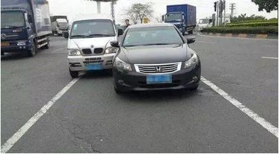 加塞被撞是谁的责任?-有驾