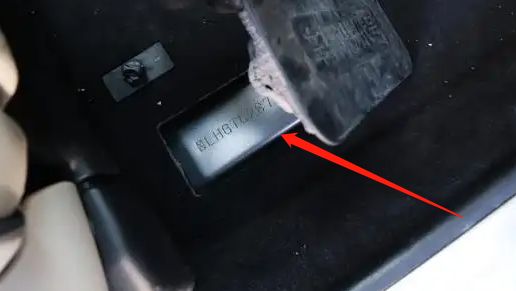 荣威的车架号拓印位置-有驾