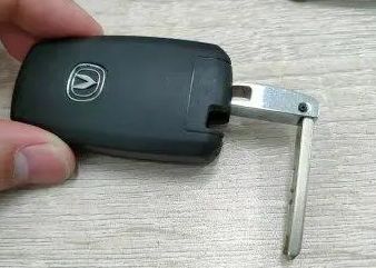 汽车机械锁打不开-有驾