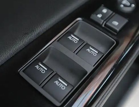 车里auto键是什么意思-有驾