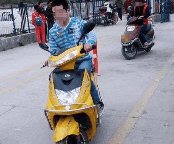 电动车龙头左右摇晃摆动怎么回事-有驾 电动车龙头左右摇晃摆动怎么回事-有驾