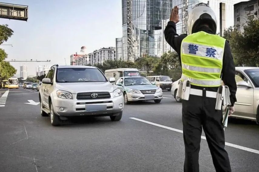 怎么知道有没有交警查车-有驾