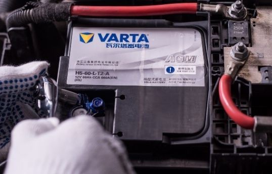 汽车仪表显示红色电瓶是为什么?-有驾 汽车仪表显示红色电瓶是为什么?-有驾