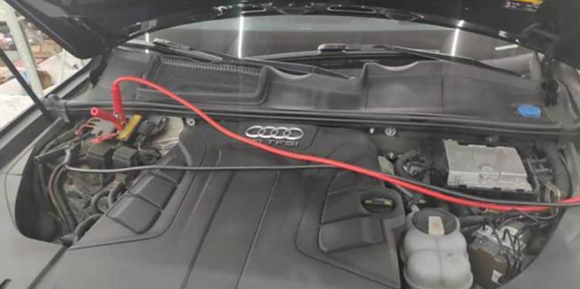 奥迪q7电池搭线位置-有驾