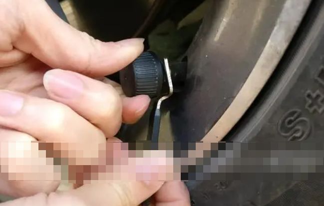 汽车胎压异常是怎么回事-有驾 汽车胎压异常是怎么回事-有驾
