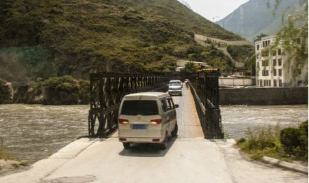 距离窄桥多少米不能停车-有驾