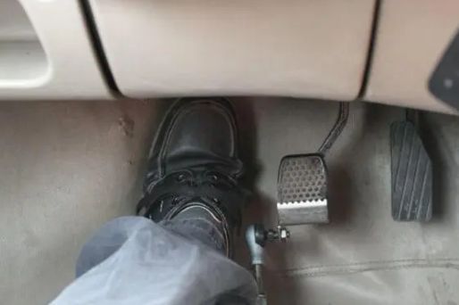 奔驰c200打不着火马达没反应-有驾 奔驰c200打不着火马达没反应-有驾