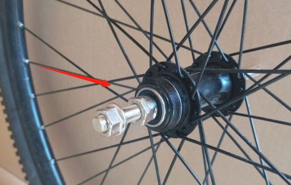 自行车前轮卡死了不转了-有驾