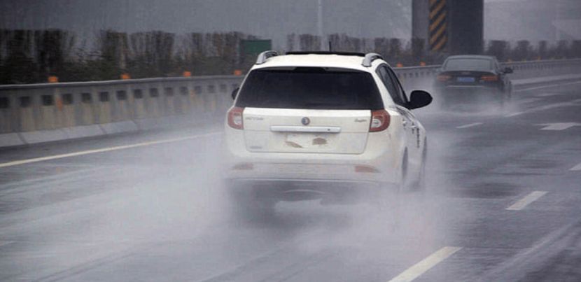 雨天高速路上限速多少-有驾