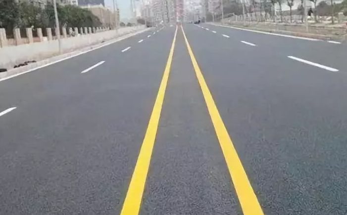 黄实线中间有虚线可以变道吗-有驾