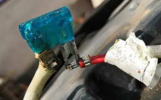 电动车突然显示器不亮不能骑怎么回事-有驾 电动车突然显示器不亮不能骑怎么回事-有驾