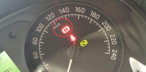 车子叹号指示灯亮什么意思-有驾
