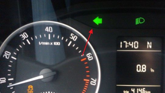 科三考试打火需要踩离合和刹车吗-有驾