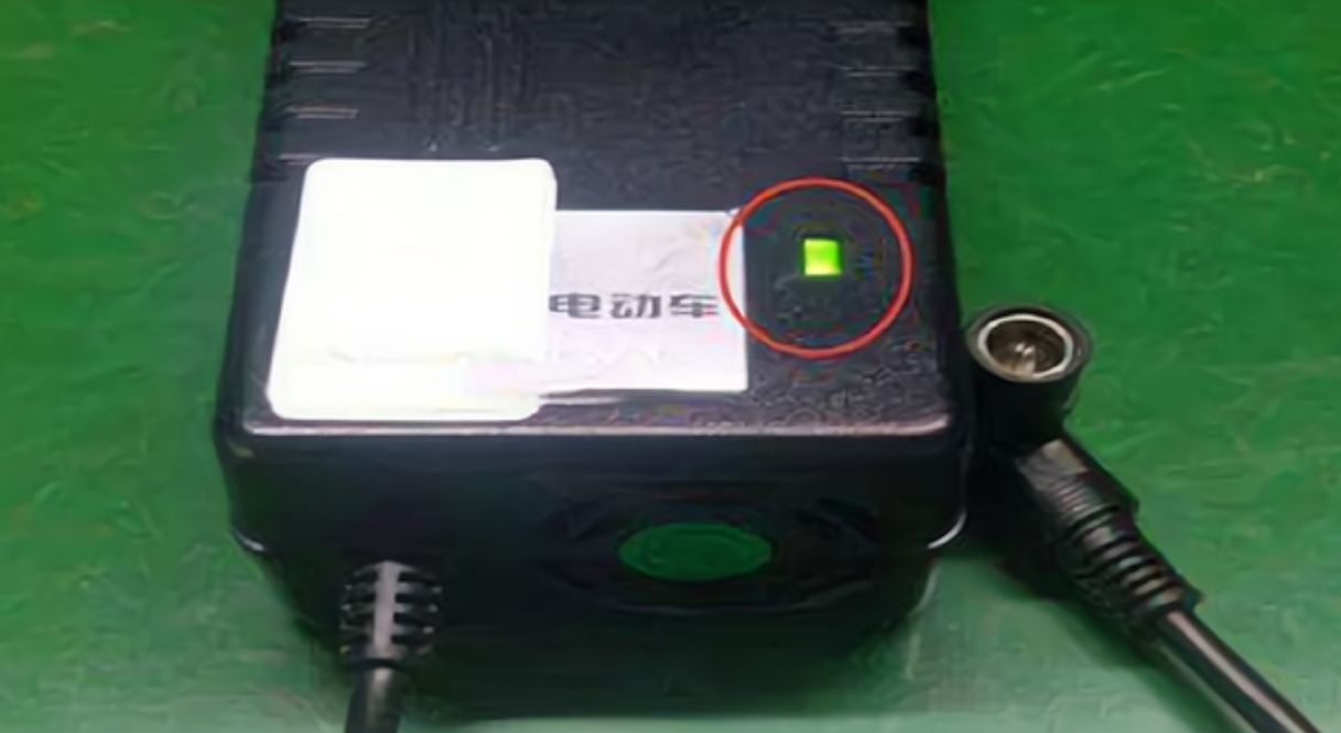 电动车充不上电,充电器灯是绿色的原因是什么-有驾 电动车充不上电,充电器灯是绿色的原因是什么-有驾