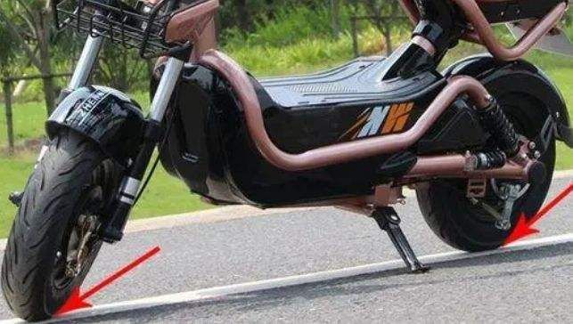 骑电动车龙头不稳左右摇摆是什么原因-有驾